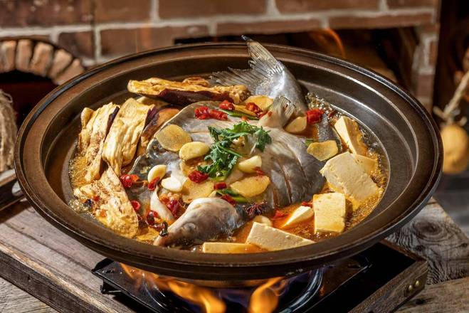铁锅灶台鱼(配水捞饼或者手工花卷 / Iron Pot Stove Fish